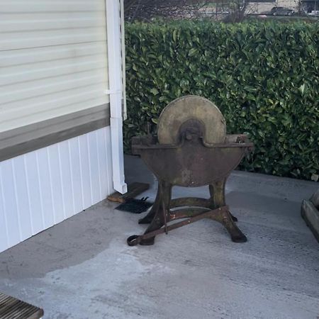 1 Gullion Lodge ニューリー エクステリア 写真